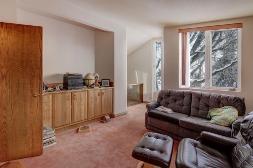 109 5Th Ave West, Hanna, AB - Indoor Photo Showing Living Room