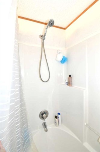 24 Maple Drive West, Brooks, AB 