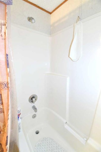 24 Maple Drive West, Brooks, AB 