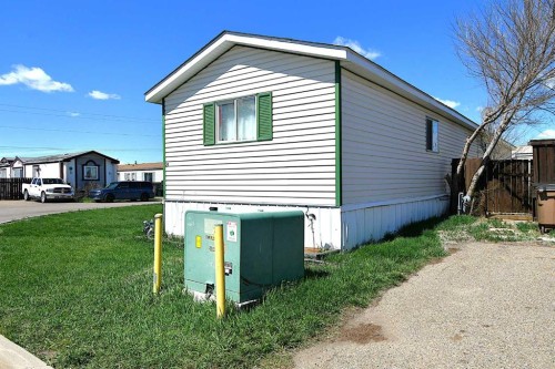 24 Maple Drive West, Brooks, AB 