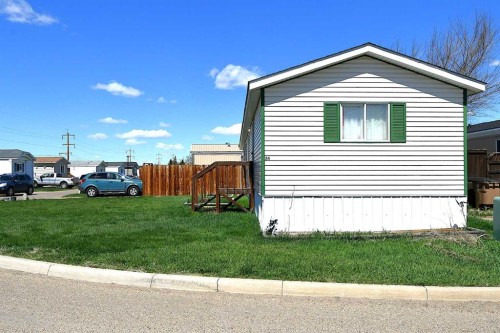 24 Maple Drive West, Brooks, AB 