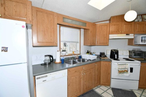 24 Maple Drive West, Brooks, AB 