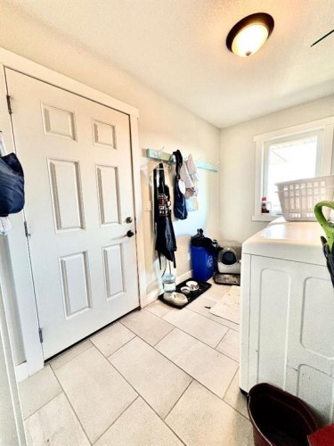29305 Range Road 41, Oyen, AB - Indoor Photo Showing Laundry Room