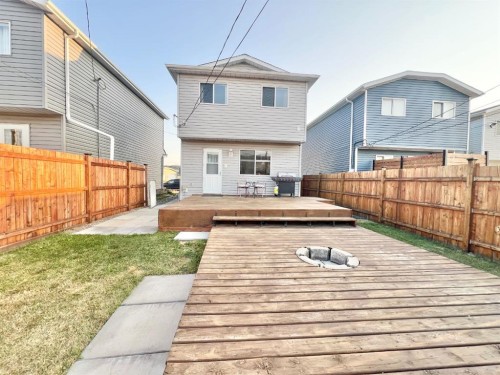 808 Birchwood Close, Drumheller, AB - Outdoor With Exterior