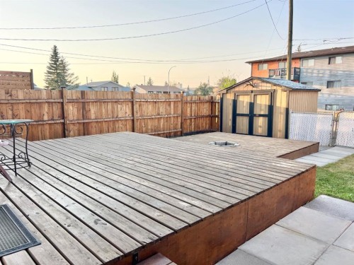 808 Birchwood Close, Drumheller, AB - Outdoor With Exterior