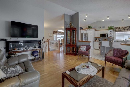 24 Willow Point, Drumheller, AB - Indoor Photo Showing Living Room