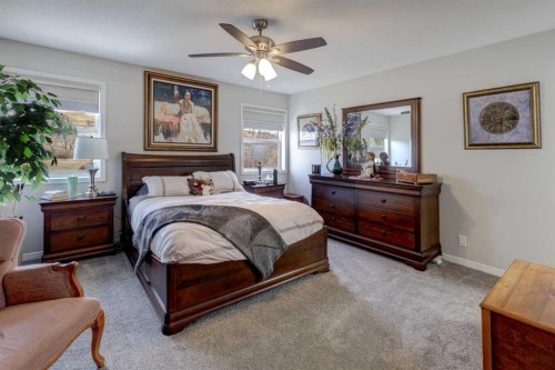 24 Willow Point, Drumheller, AB - Indoor Photo Showing Bedroom
