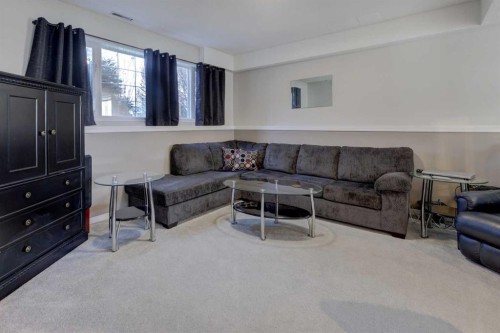 24 Willow Point, Drumheller, AB - Indoor Photo Showing Living Room