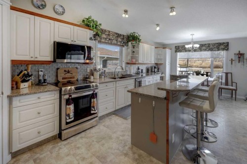 24 Willow Point, Drumheller, AB - Indoor Photo Showing Kitchen