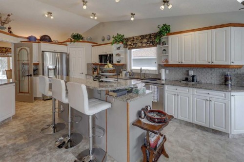 24 Willow Point, Drumheller, AB - Indoor Photo Showing Kitchen