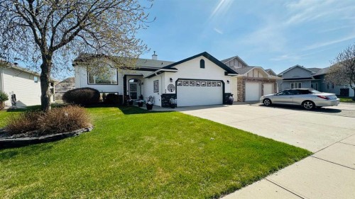 24 Willow Point, Drumheller, AB - Outdoor With Facade