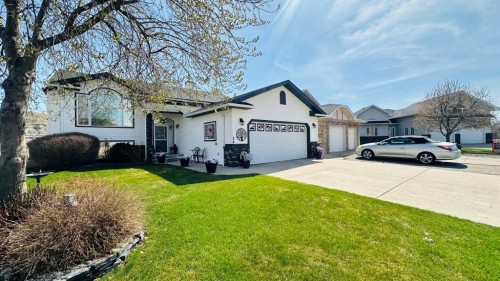 24 Willow Point, Drumheller, AB - Outdoor With Facade