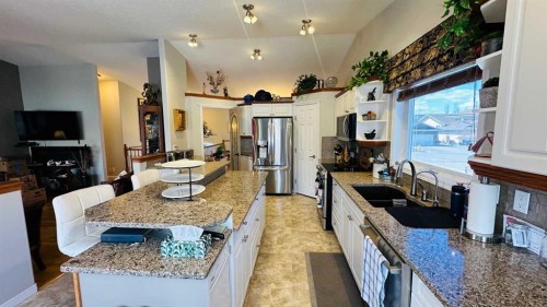 24 Willow Point, Drumheller, AB - Indoor Photo Showing Kitchen With Double Sink With Upgraded Kitchen