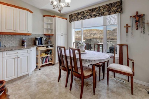 24 Willow Point, Drumheller, AB - Indoor Photo Showing Dining Room