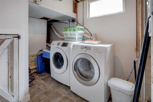 261 2 Avenue West, Drumheller, AB - Indoor Photo Showing Laundry Room