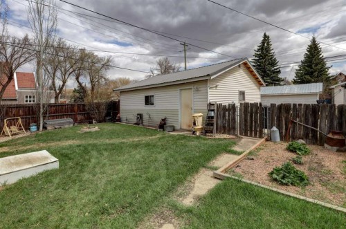 261 2 Avenue West, Drumheller, AB - Outdoor
