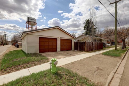 261 2 Avenue West, Drumheller, AB - Outdoor