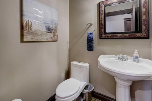 12 Willow Point, Drumheller, AB - Indoor Photo Showing Bathroom