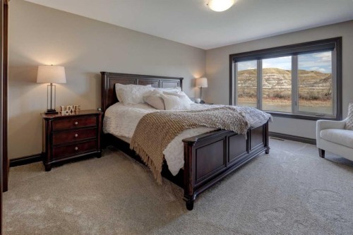 12 Willow Point, Drumheller, AB - Indoor Photo Showing Bedroom