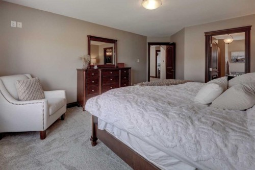 12 Willow Point, Drumheller, AB - Indoor Photo Showing Bedroom