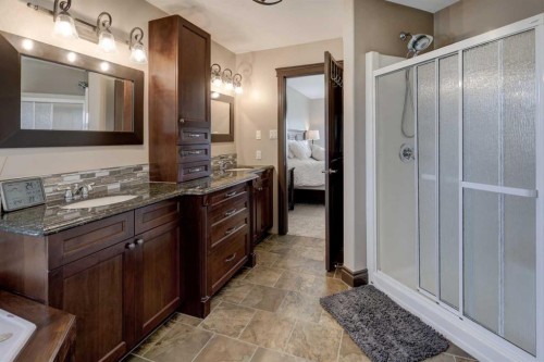 12 Willow Point, Drumheller, AB - Indoor Photo Showing Bathroom