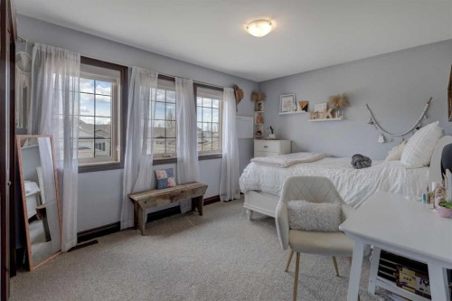 12 Willow Point, Drumheller, AB - Indoor Photo Showing Bedroom