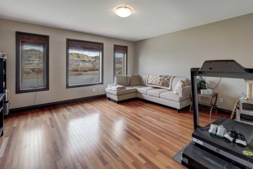 12 Willow Point, Drumheller, AB - Indoor Photo Showing Living Room