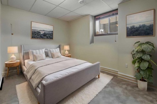 12 Willow Point, Drumheller, AB - Indoor Photo Showing Bedroom