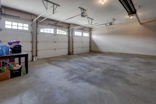 12 Willow Point, Drumheller, AB - Indoor Photo Showing Garage