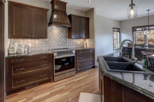 12 Willow Point, Drumheller, AB - Indoor Photo Showing Kitchen With Double Sink With Upgraded Kitchen