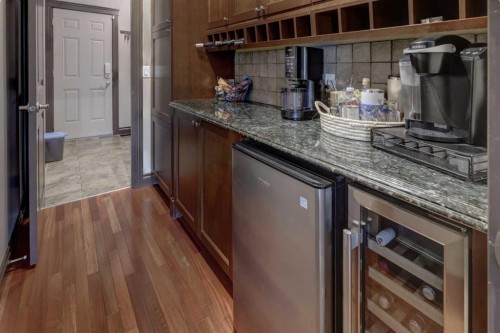 12 Willow Point, Drumheller, AB - Indoor Photo Showing Kitchen