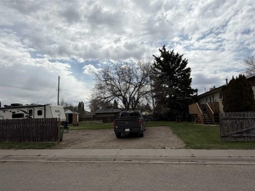 3917 52 Street, Taber, AB - Outdoor
