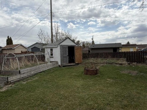 3917 52 Street, Taber, AB - Outdoor