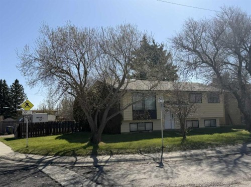 3917 52 Street, Taber, AB - Outdoor