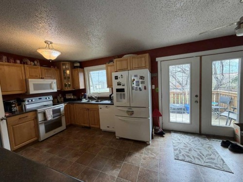 3917 52 Street, Taber, AB - Indoor Photo Showing Kitchen With Double Sink