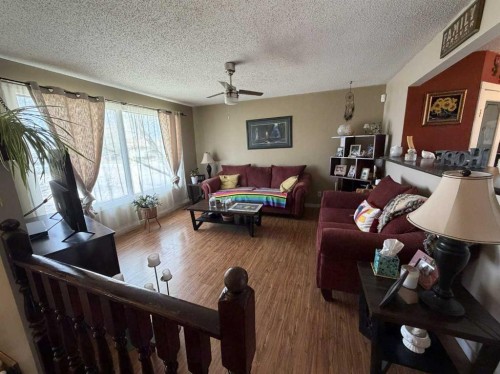 3917 52 Street, Taber, AB - Indoor Photo Showing Living Room