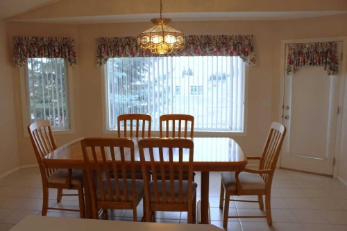 71 Park Place West, Brooks, AB - Indoor Photo Showing Dining Room
