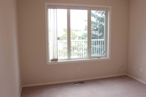71 Park Place West, Brooks, AB - Indoor Photo Showing Other Room