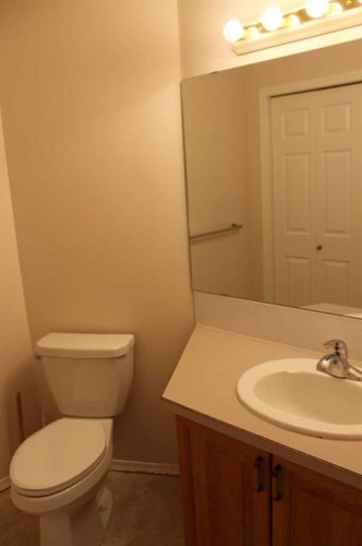 71 Park Place West, Brooks, AB - Indoor Photo Showing Bathroom