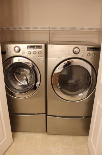 71 Park Place West, Brooks, AB - Indoor Photo Showing Laundry Room