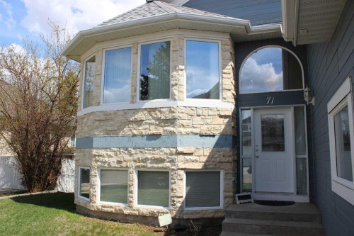 71 Park Place West, Brooks, AB - Outdoor