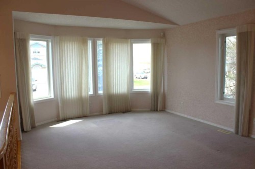 71 Park Place West, Brooks, AB - Indoor Photo Showing Other Room