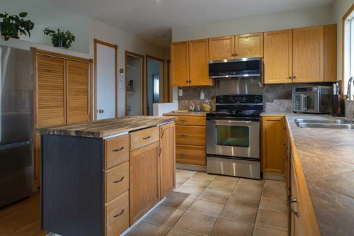 5132 49 Avenue, Onoway, AB - Indoor Photo Showing Kitchen With Double Sink