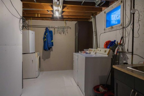 5132 49 Avenue, Onoway, AB - Indoor Photo Showing Laundry Room