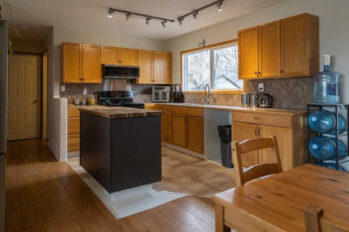 5132 49 Avenue, Onoway, AB - Indoor Photo Showing Kitchen With Double Sink