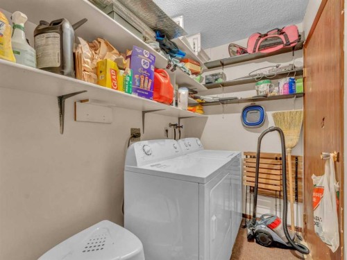 437 3 Avenue, Bassano, AB - Indoor Photo Showing Laundry Room