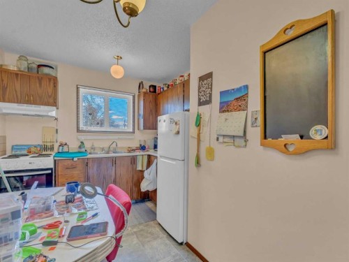 437 3 Avenue, Bassano, AB - Indoor