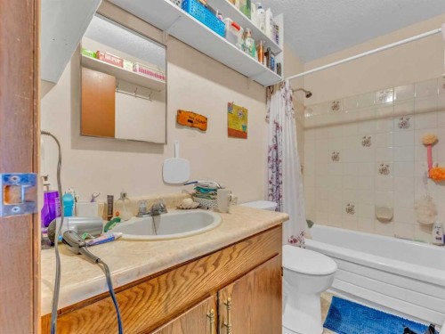 437 3 Avenue, Bassano, AB - Indoor Photo Showing Bathroom