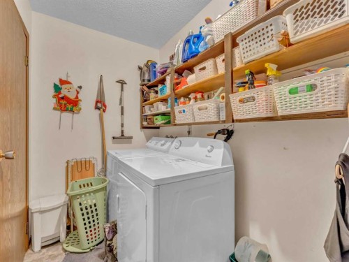 437 3 Avenue, Bassano, AB - Indoor Photo Showing Laundry Room