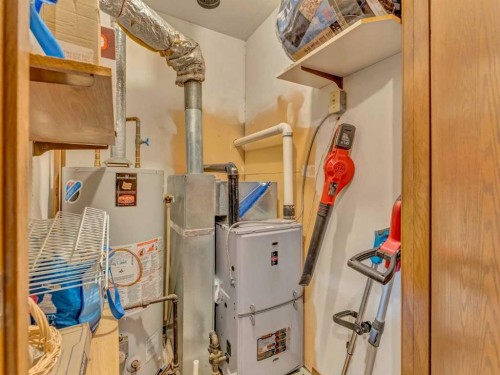 437 3 Avenue, Bassano, AB - Indoor Photo Showing Basement